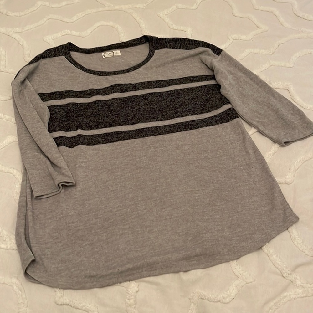 MAURICES 24/7 Leisure top. Size Large